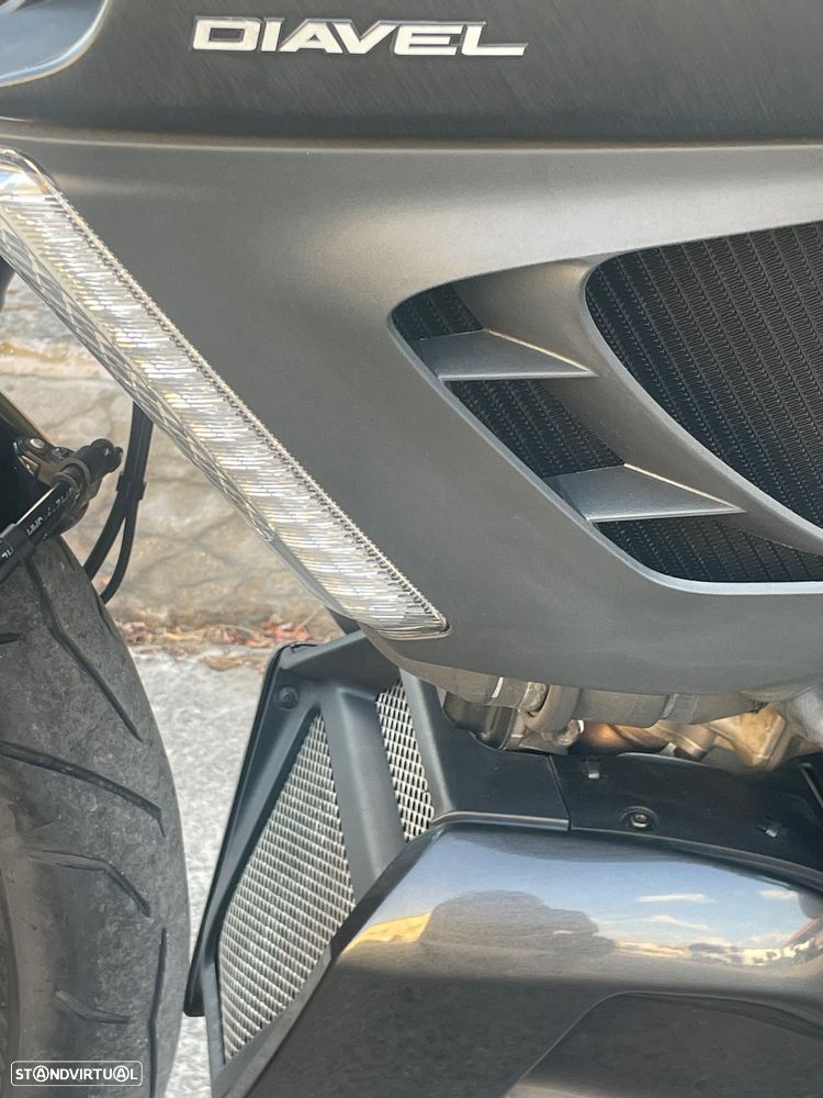 Ducati Diavel Carbon - 11