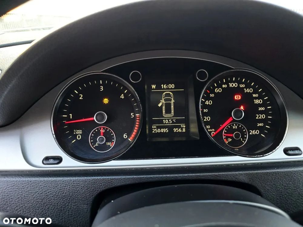 Volkswagen Passat 1.6 TDI Comfortline - 26