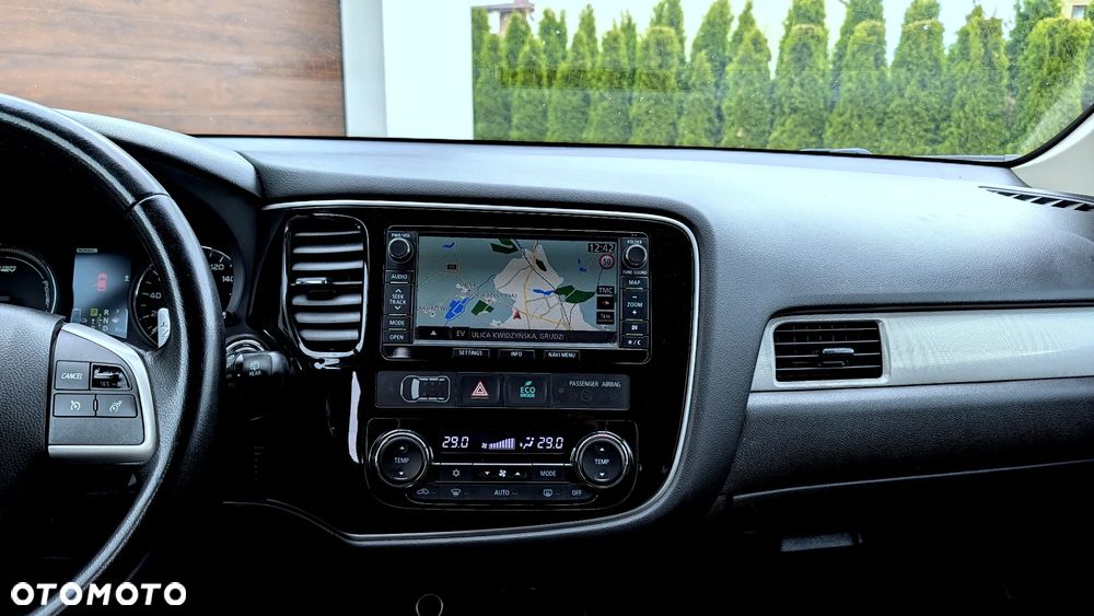 Mitsubishi Outlander Instyle NAVI + - 35