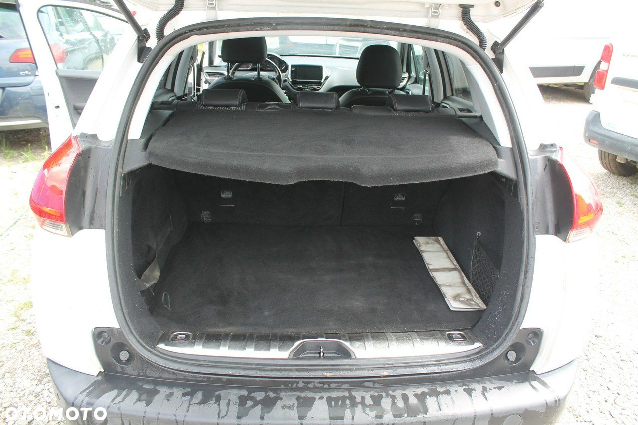 Peugeot 2008 - 12