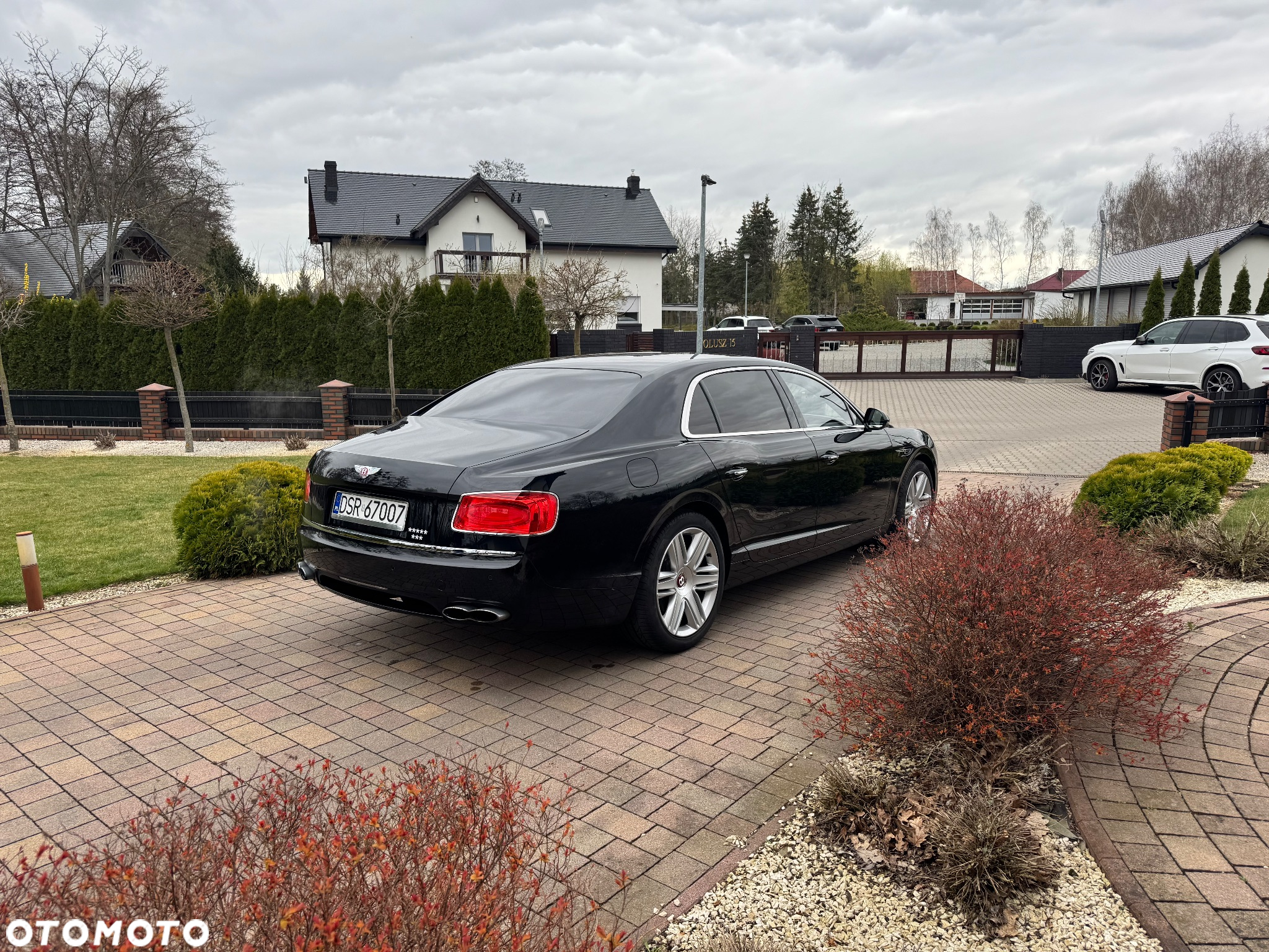 Bentley Flying Spur V8 - 8