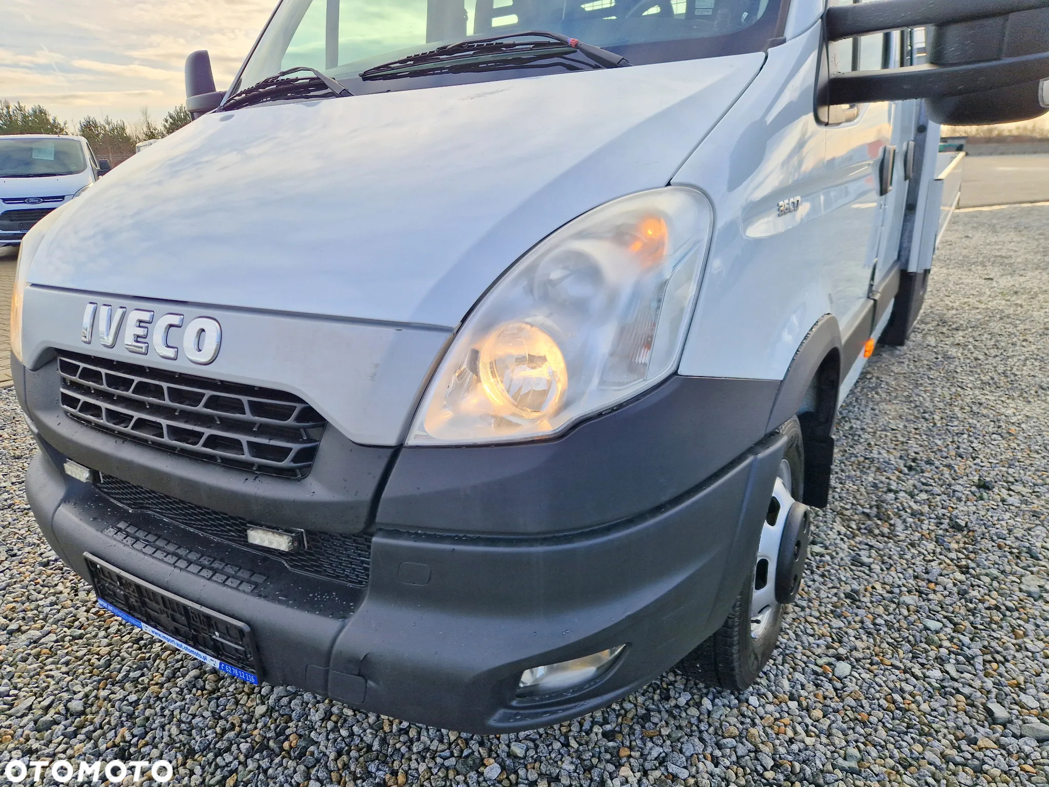 Iveco 35C17 3,0 HPI 170 KONNA DOKA 7 OSOBOWA BRYGADÓWKA 96T/KM PRZEBIEGU GWARANCJA HDS HMF 1670KG UDŻWIGU 3,3M SKRZYNIA BLIŻNIAKI DO 3,5T - 10