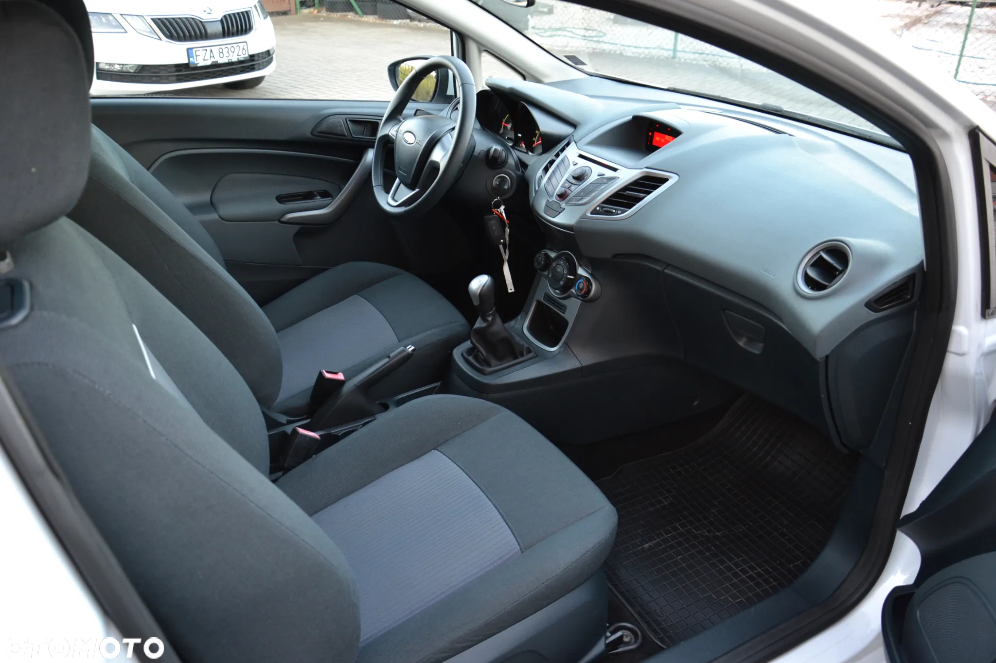 Ford Fiesta 1.6 TDCI Ambiente - 23