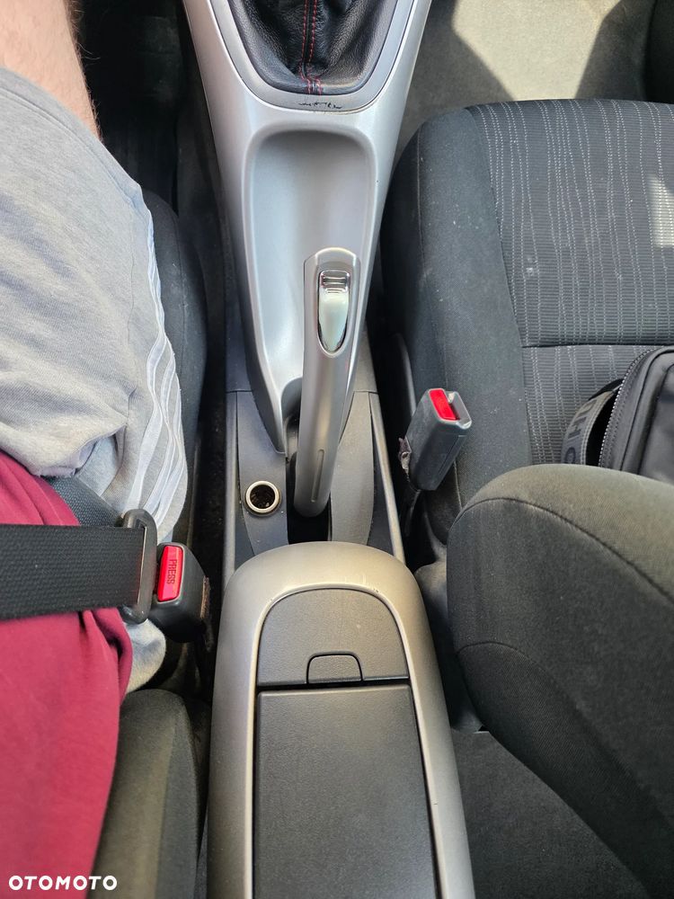 Toyota Auris - 16