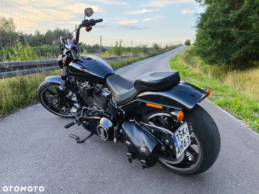 Harley-Davidson Softail Breakout - 28