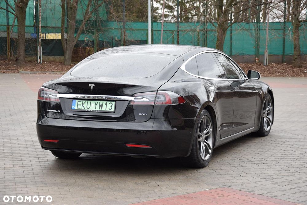 Tesla Model S - 25