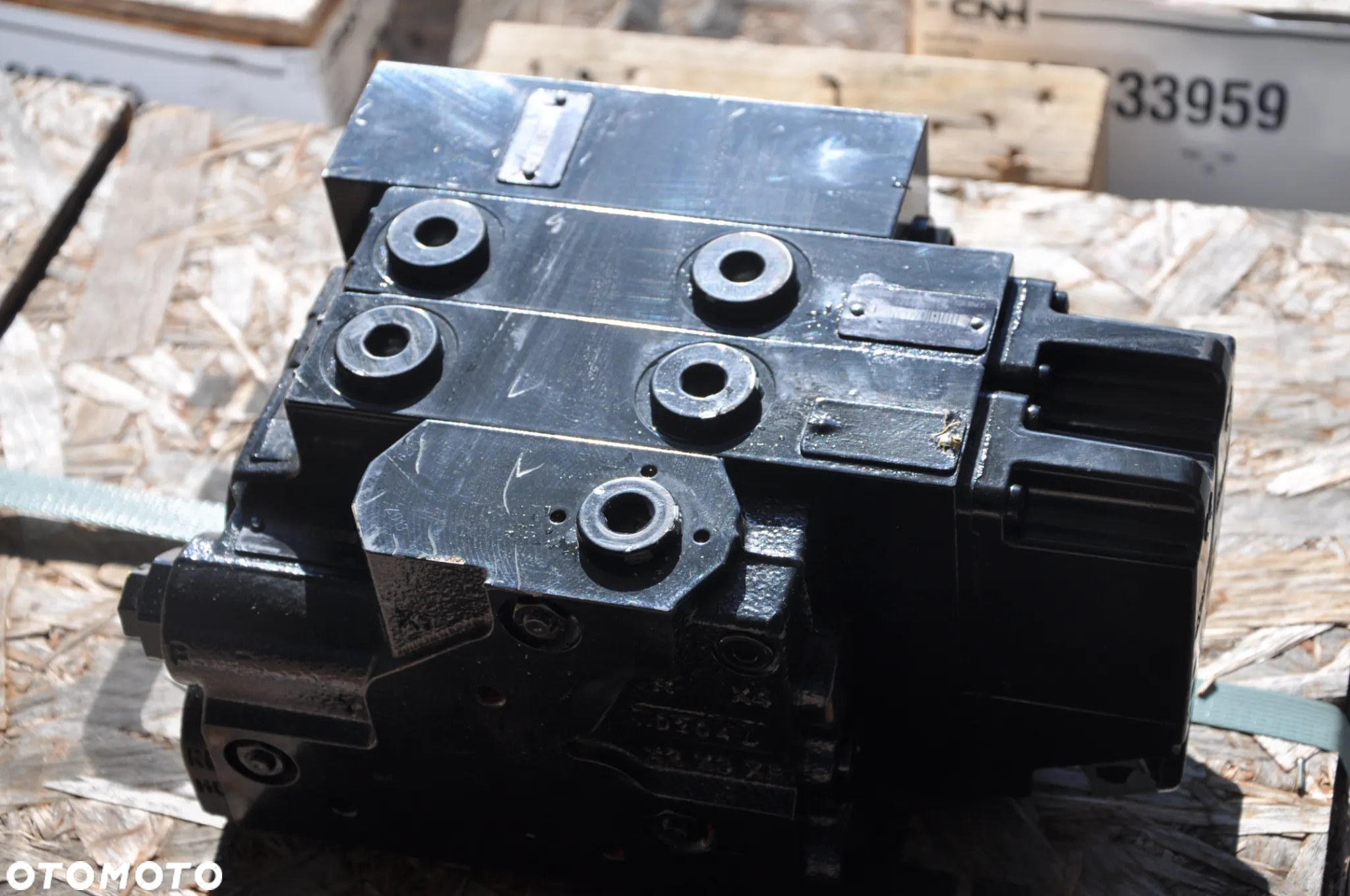 47433959 Zawór sterujacy Valve block  Rozdzielacz hydrauliczny Case New Holland Steyer - 8
