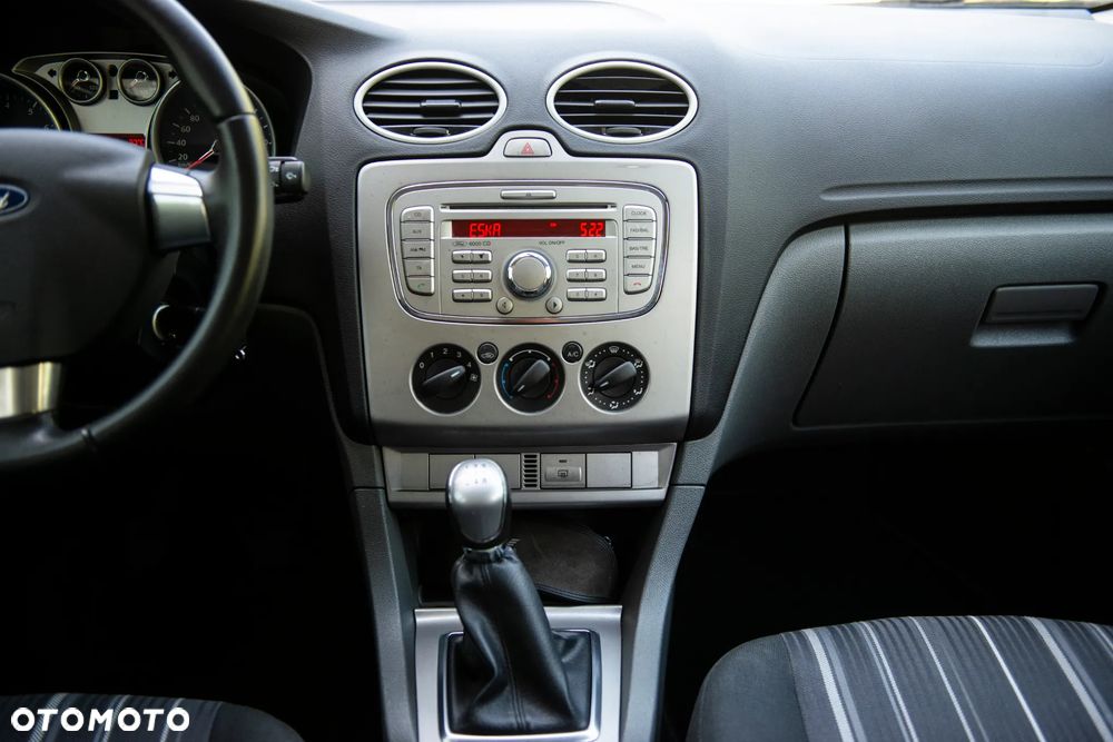 Ford Focus 1.6 16V Style - 30