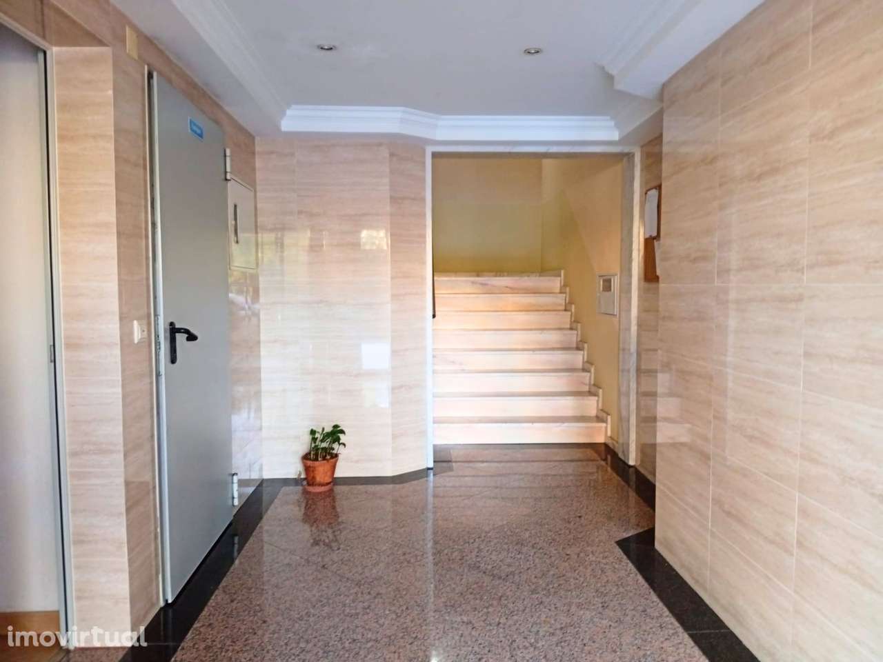 Apartamento T3 com Box para 2 carros - Grande imagem: 2/22