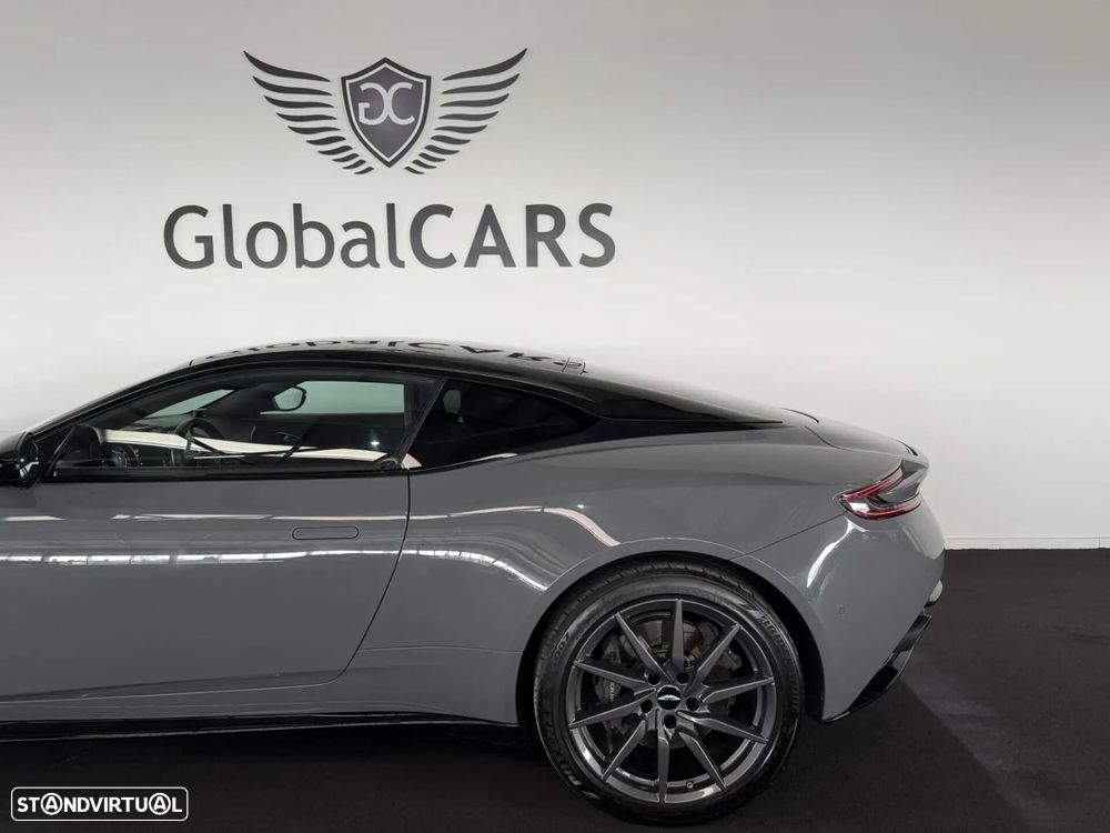 Aston Martin DB11 Coupé - 4