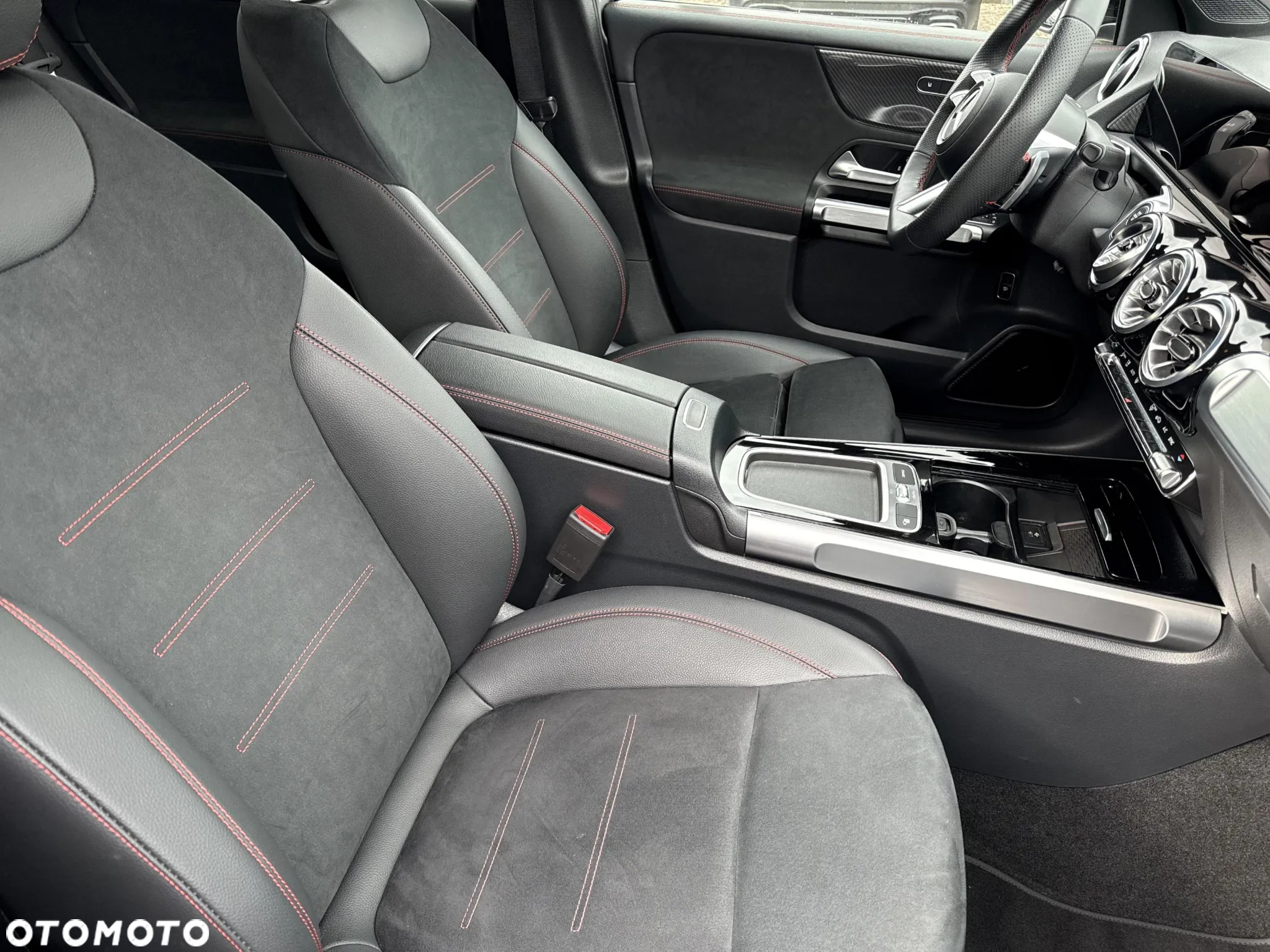 Mercedes-Benz GLB 200 7G-DCT AMG Line - 21