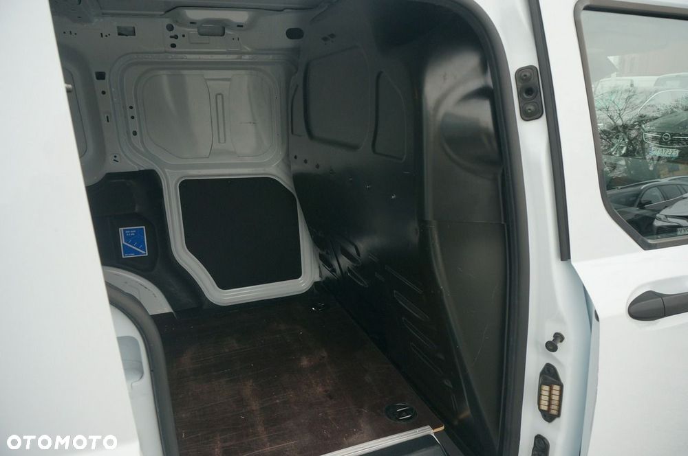Ford Transit Courier - 25