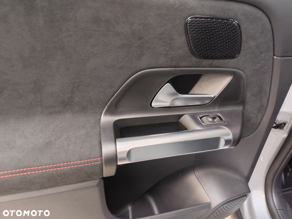 Mercedes-Benz GLB - 10