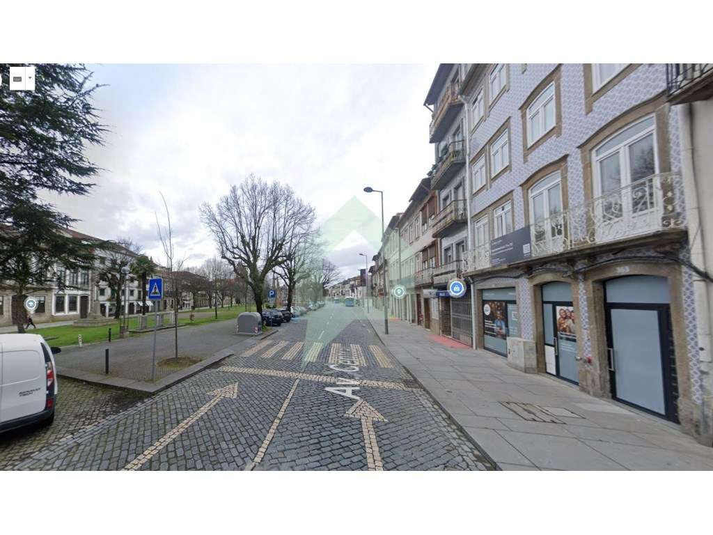 Loja na Avenida Central, em Braga. - Grande imagem: 3/5