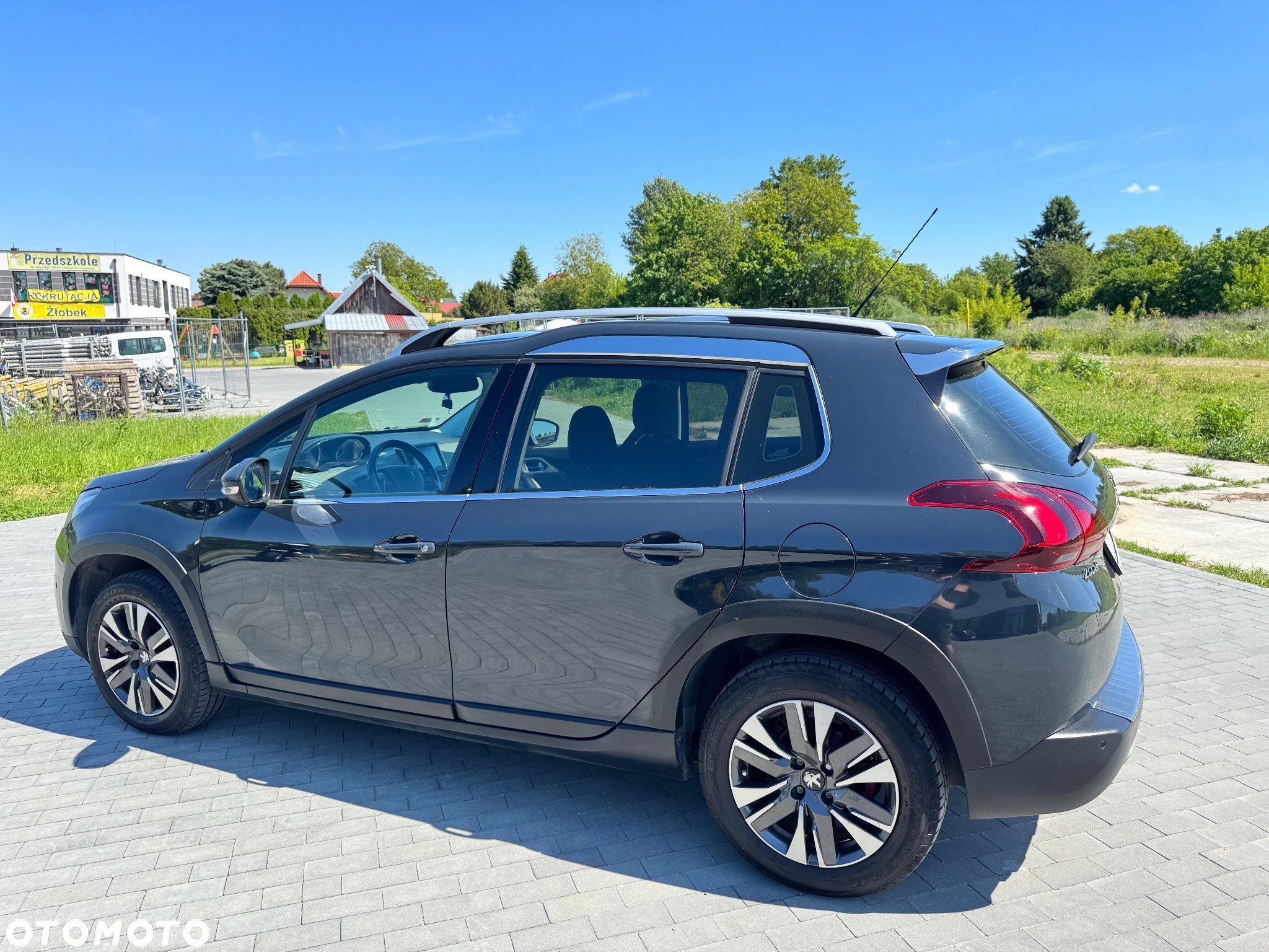 Peugeot 2008 1.2 Pure Tech Active S&S - 9