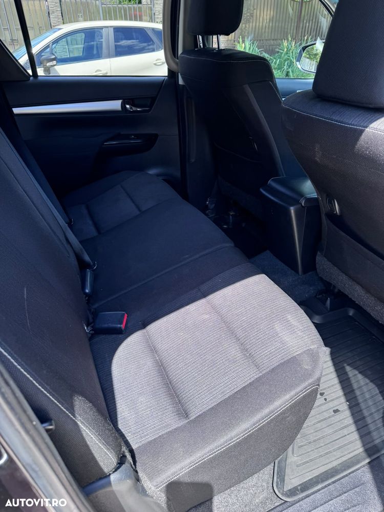 Toyota Hilux 4x4 Double Cab A/T Invincible - 21