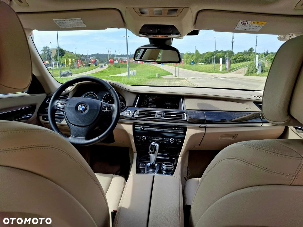 BMW Seria 7 740i Edition Exclusive - 16