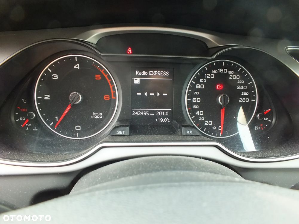 Audi A4 Avant 2.0 TDI - 7