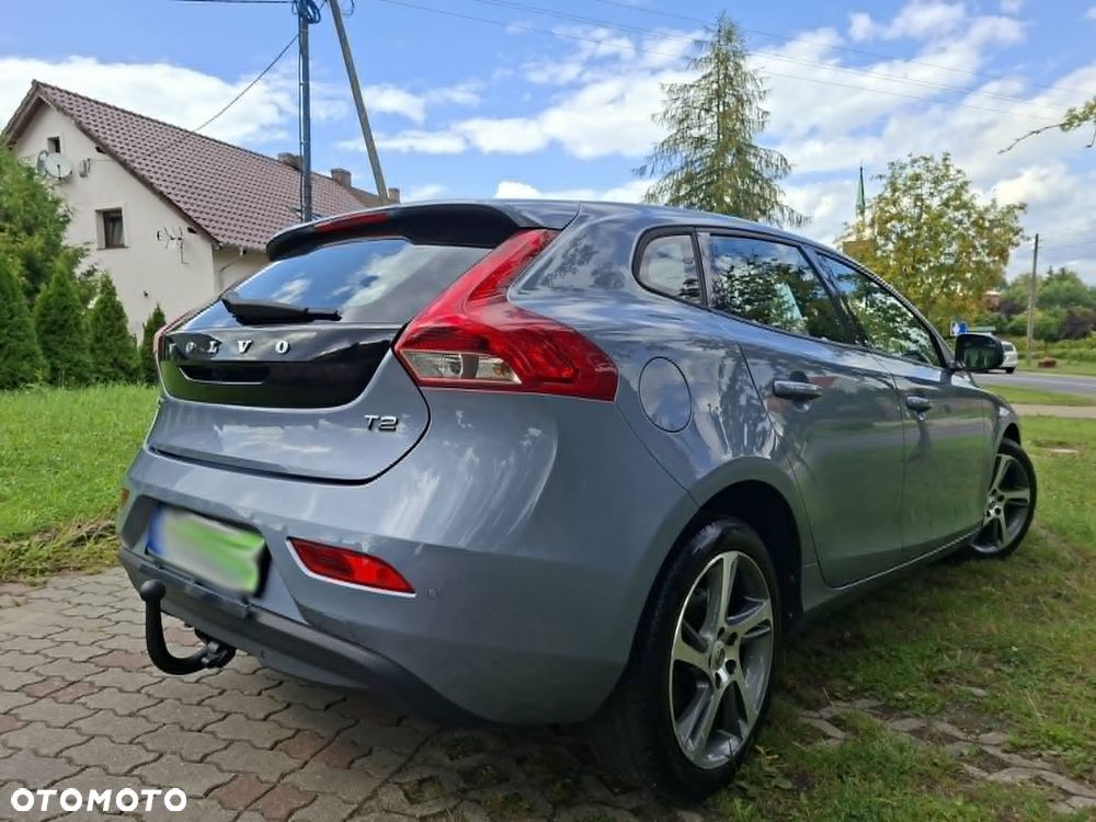 Volvo V40 T2 Momentum - 22