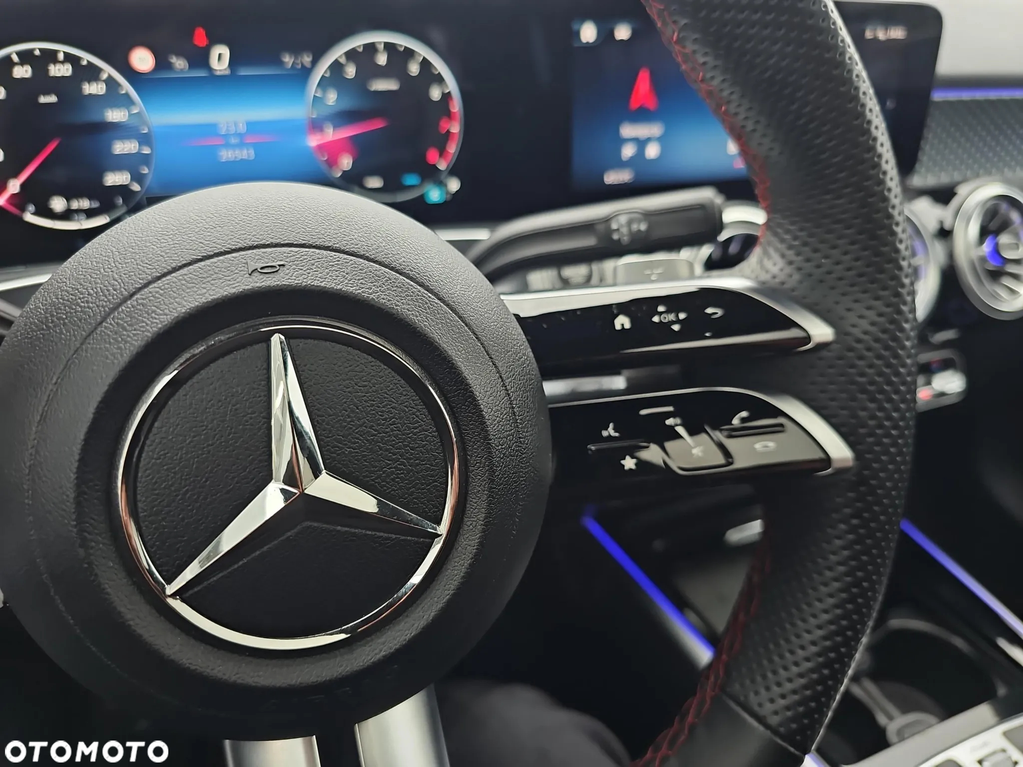 Mercedes-Benz GLB 200 7G-DCT AMG Line - 19