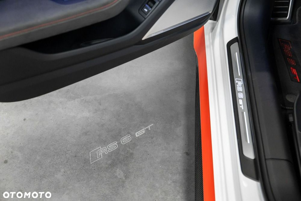 Audi RS6 Avant - 35