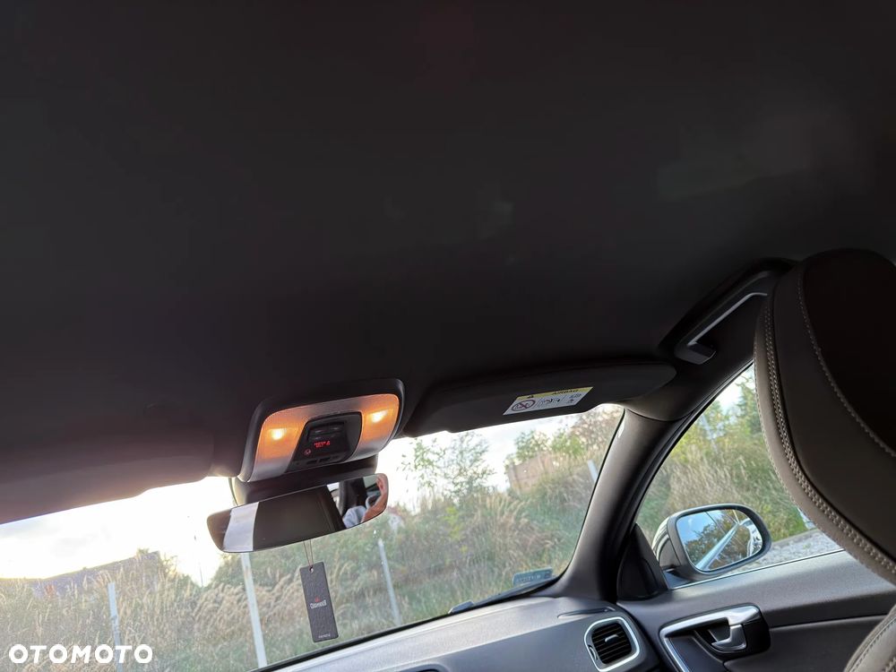 Volvo V60 D4 Momentum - 23