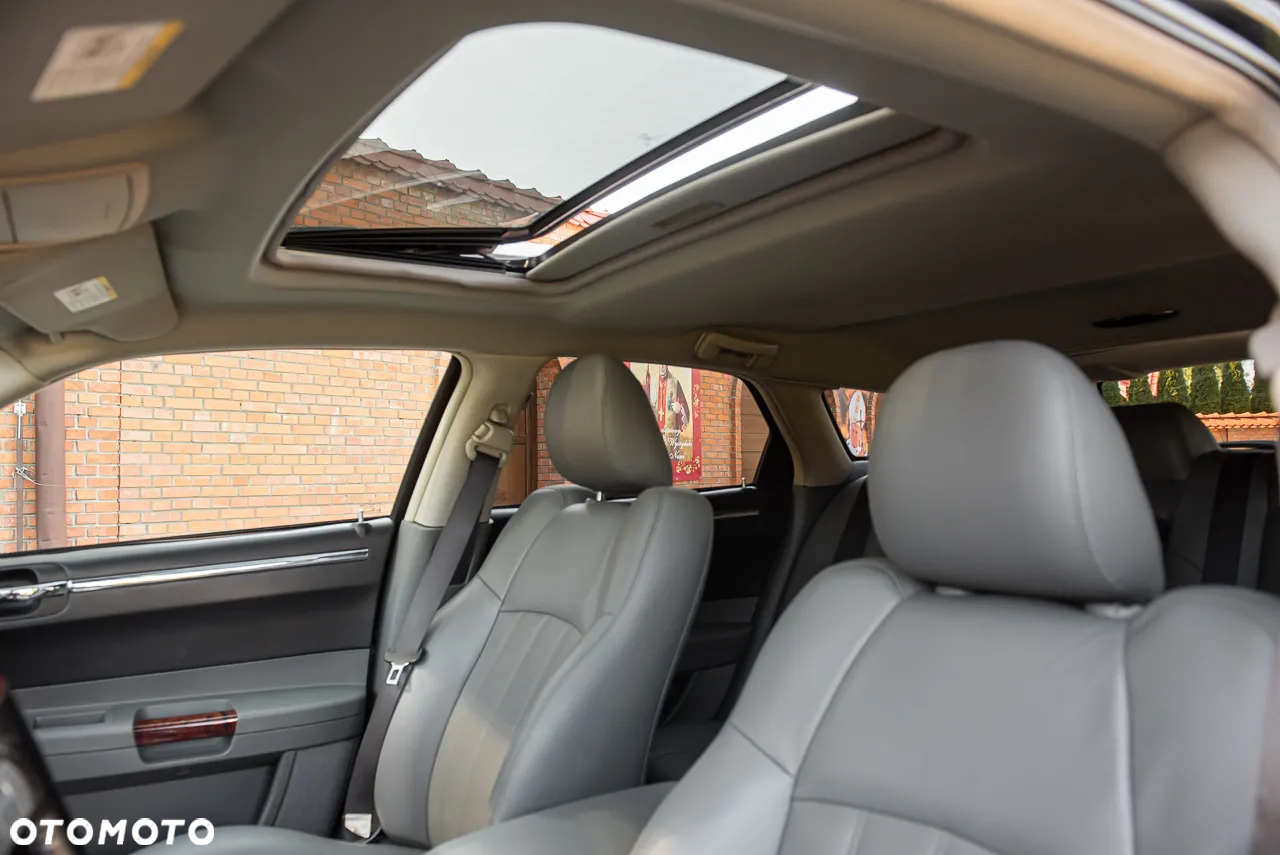 Chrysler 300C 5.7 V8 Hemi AWD - 15