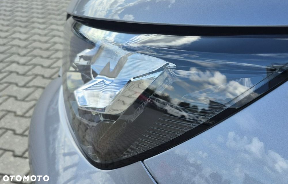 Peugeot 2008 1.2 PureTech Allure S&S EAT8 - 32