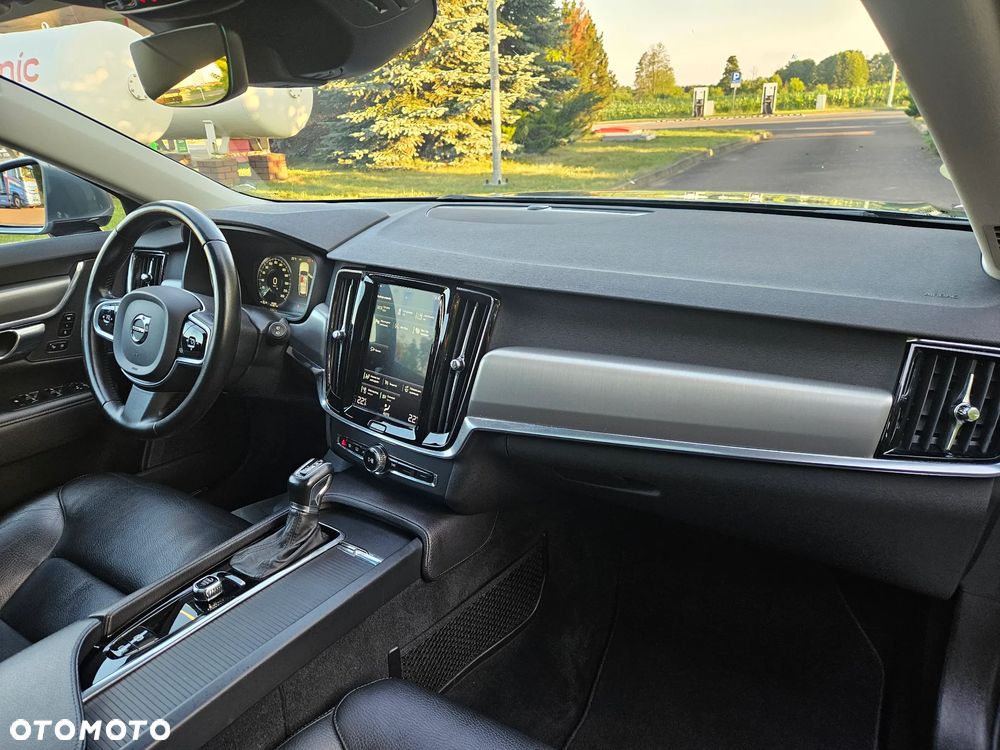 Volvo V90 D3 Geartronic Momentum Pro - 29