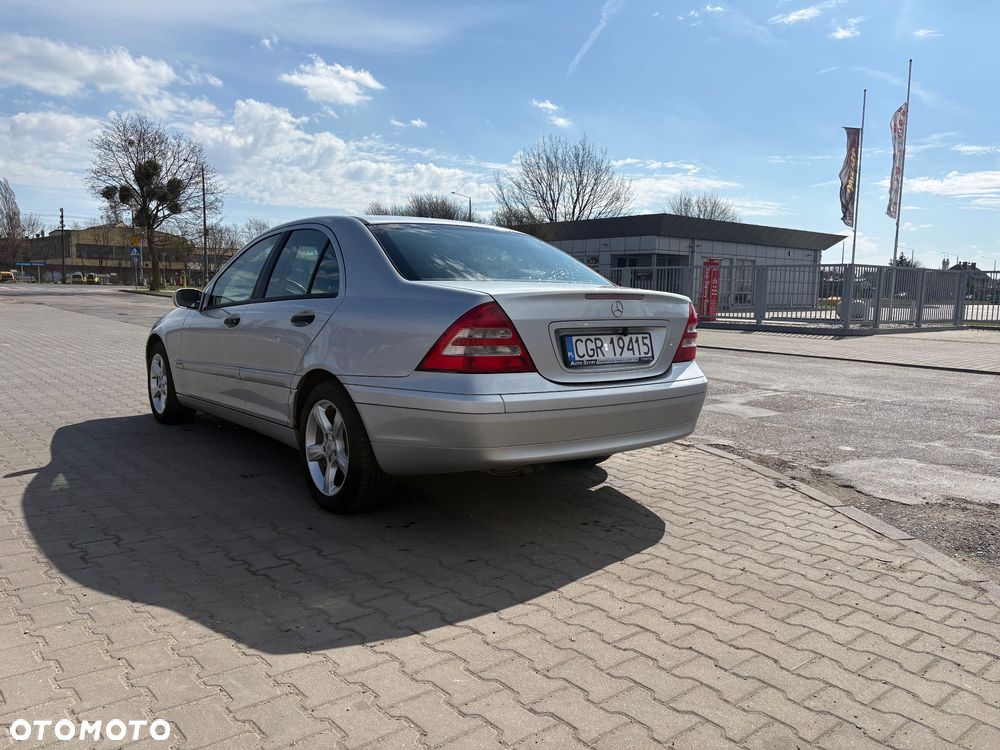 Mercedes-Benz Klasa C 180 T Kompressor Classic - 3