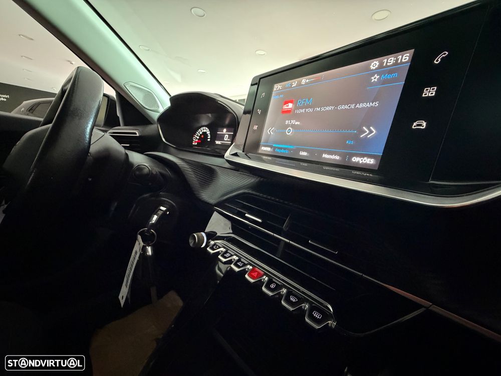 Peugeot 2008 1.2 PureTech Allure - 17