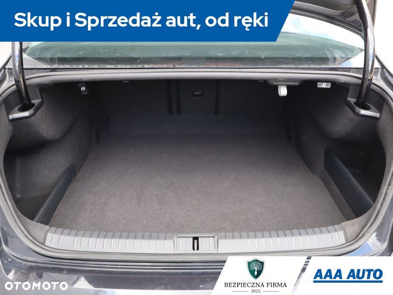 Volkswagen Passat - 14