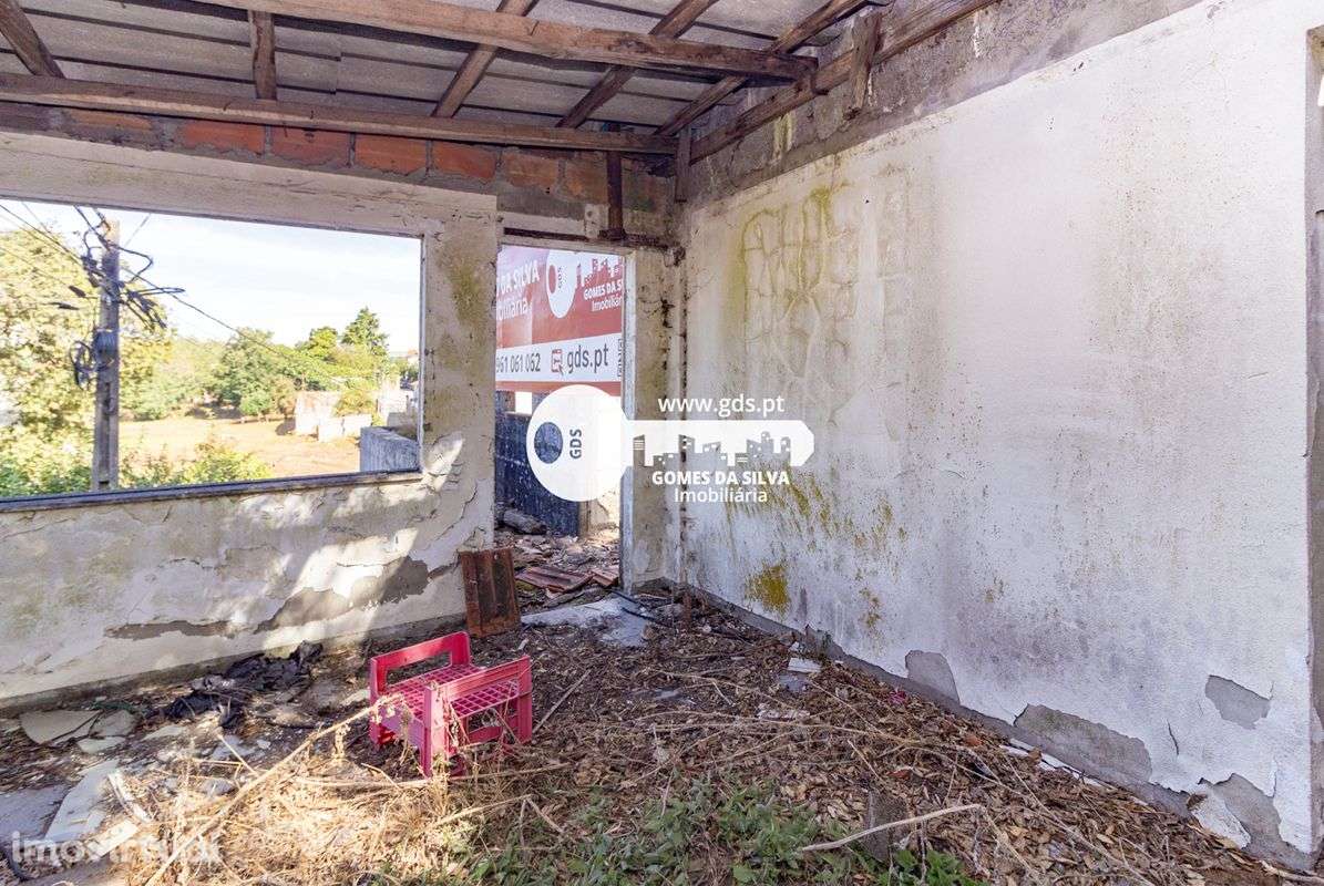 Moradia tri-familiar em ruína com afetação de comércio e habitação - Grande imagem: 5/31