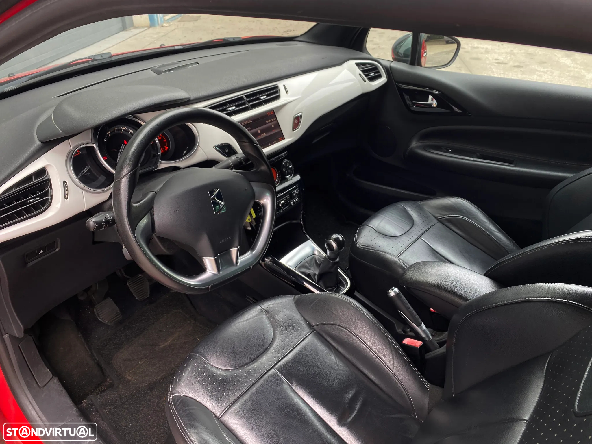 Citroën DS3 1.6 e-HDi So Chic - 11