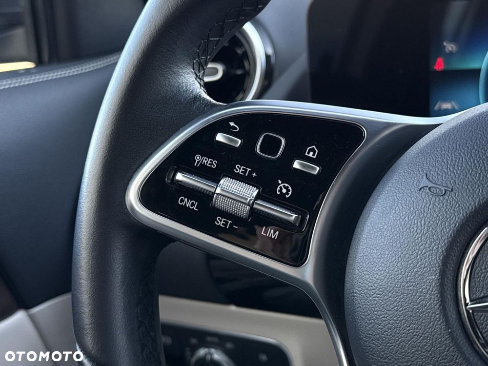 Mercedes-Benz GLA - 27