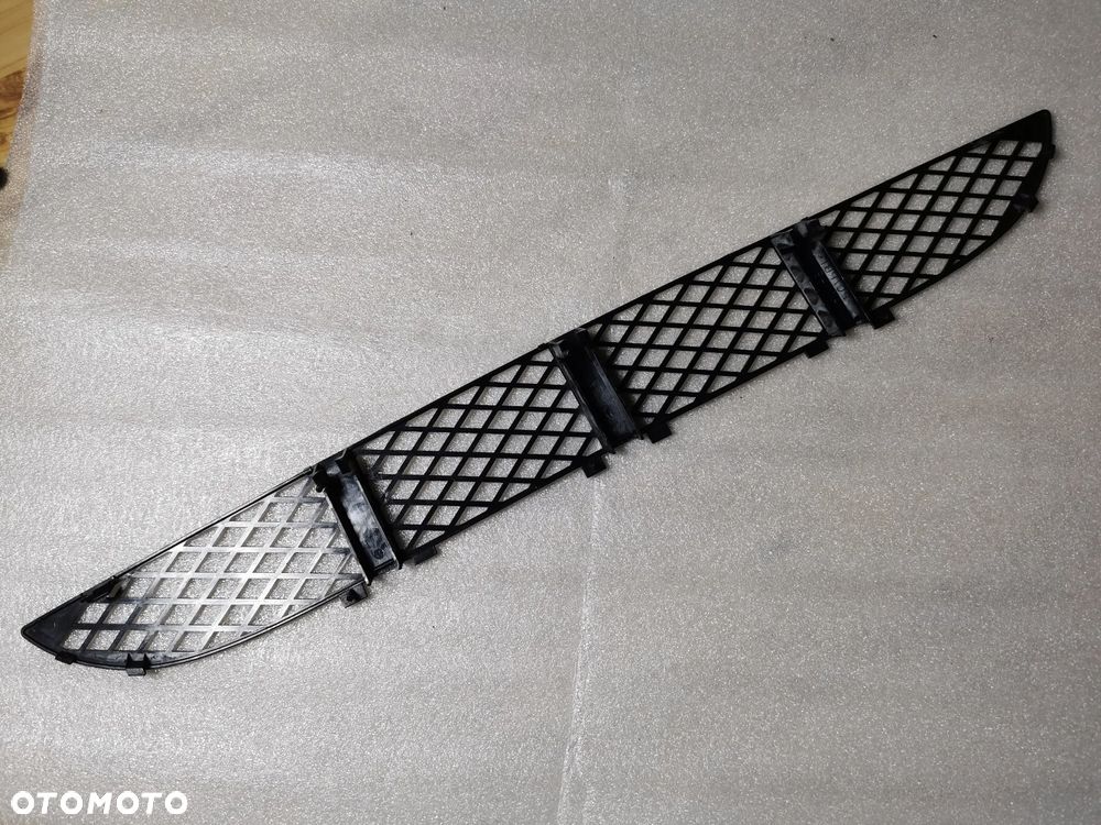 Mercedes E klasa w210 lift Środkowa kratka zderzaka przód przedniego 2108850053 - 5