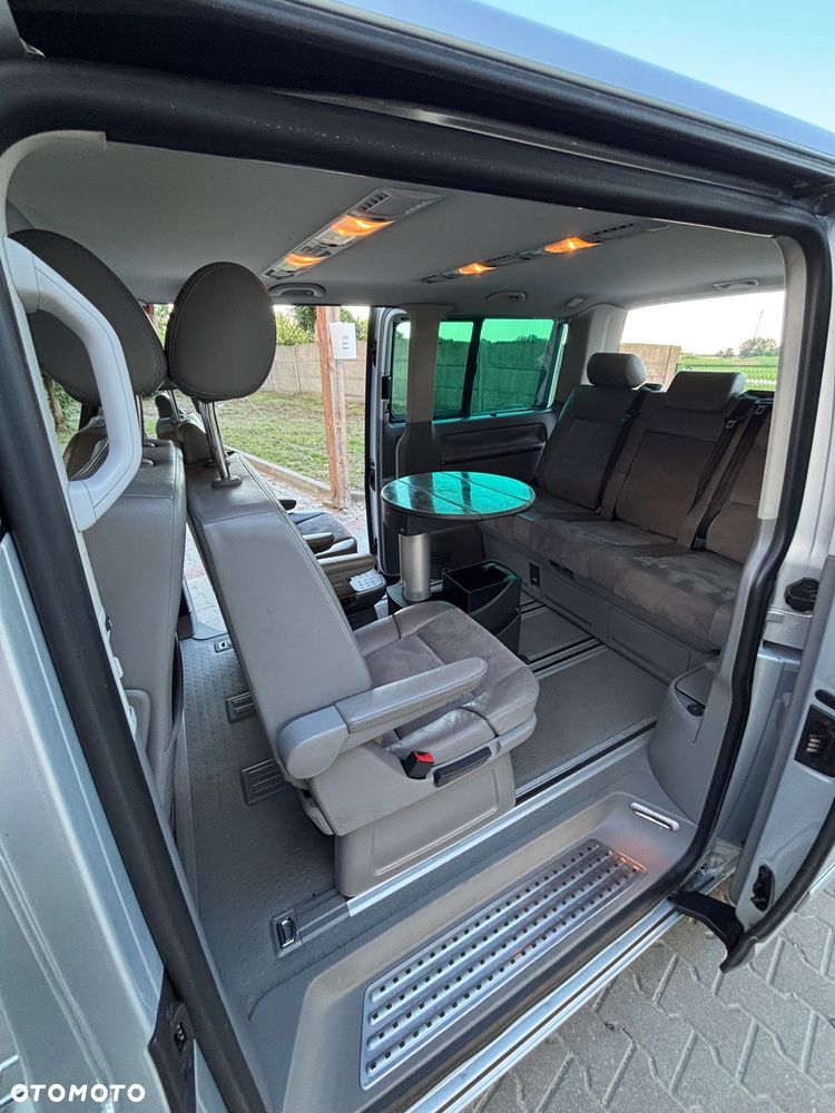 Volkswagen Multivan - 28