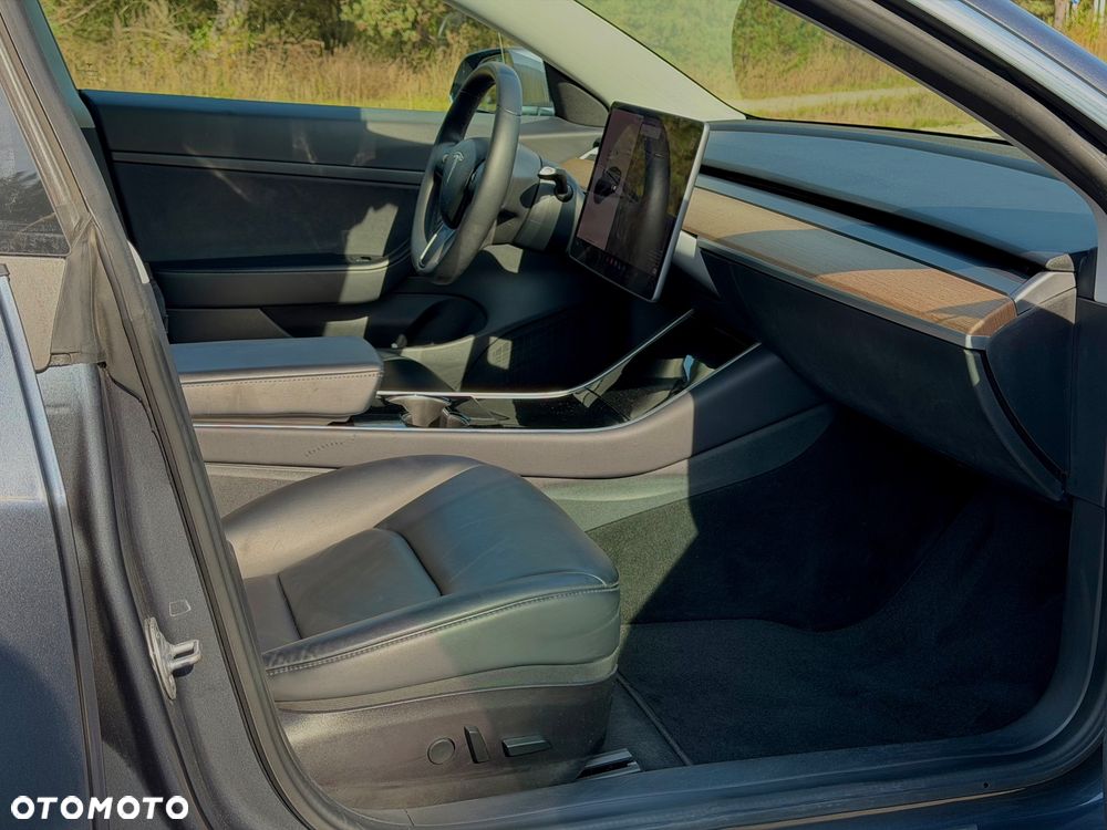 Tesla Model 3 - 8