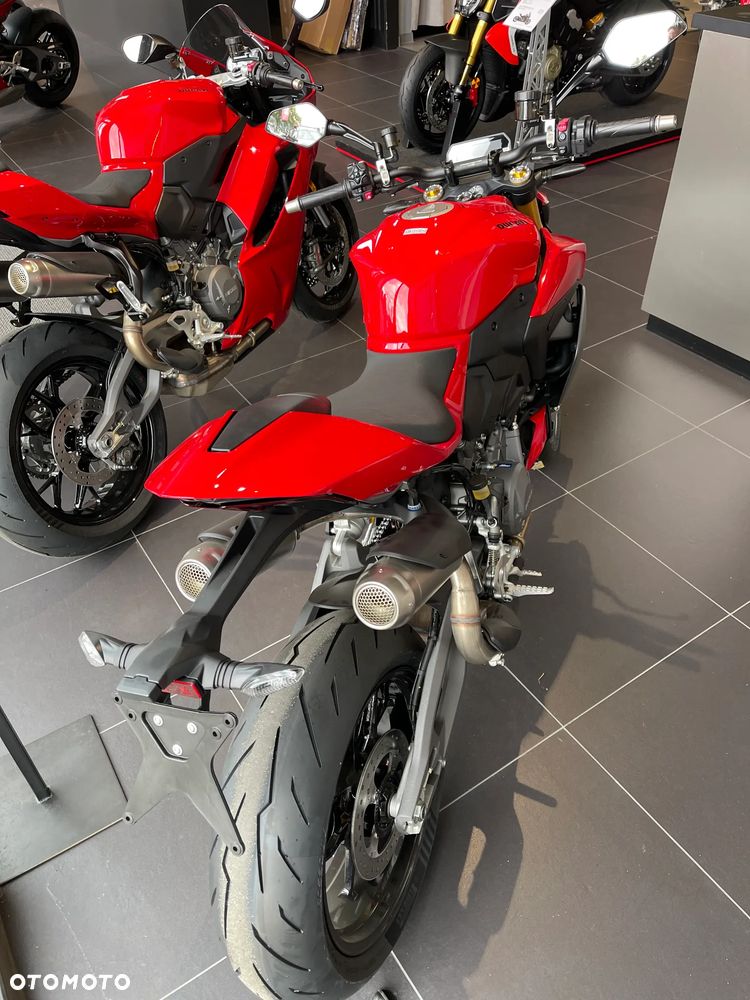 Ducati Streetfighter V2 - 4