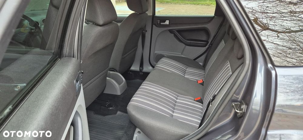 Ford Focus 1.6 16V Sport - 14