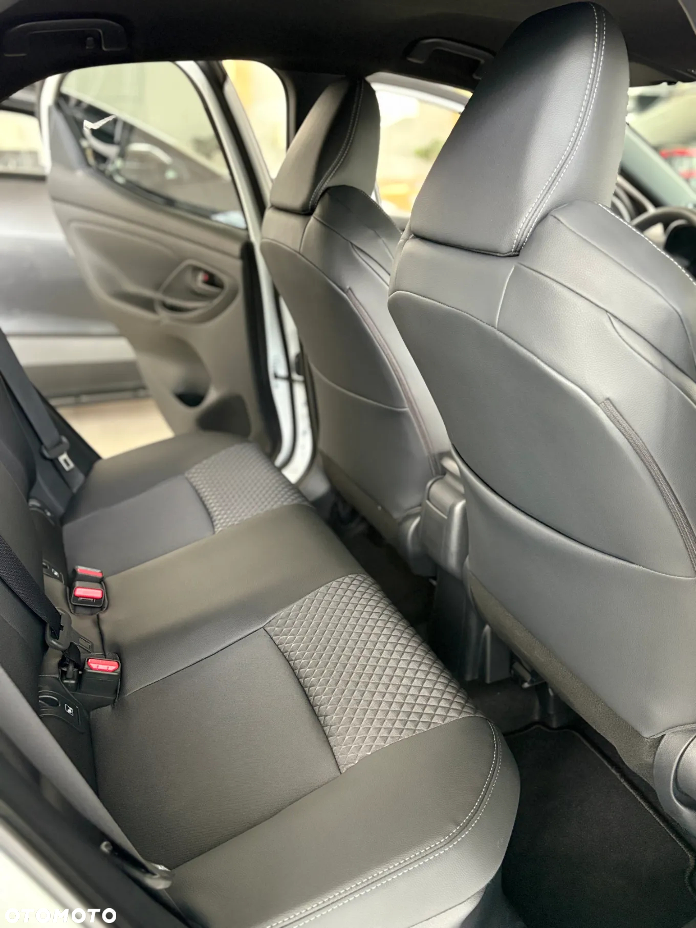 Toyota Yaris Hybrid 1.5 Executive - 11