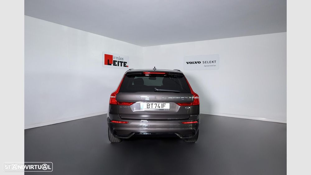 Volvo XC 60 2.0 T6 PHEV Plus Dark — fotografia 23