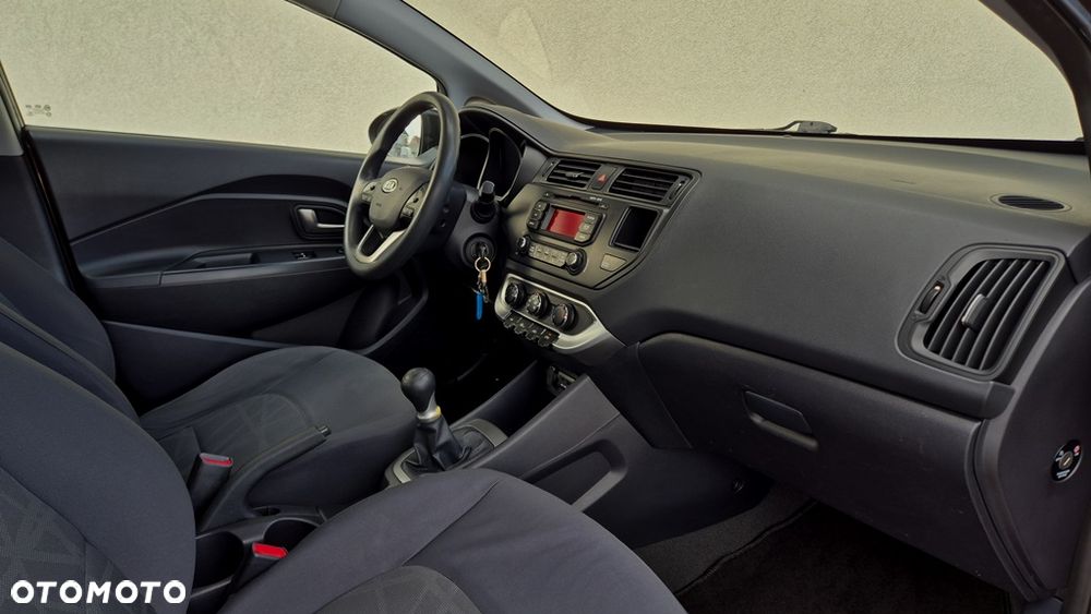 Kia Rio 1.2 L - 16