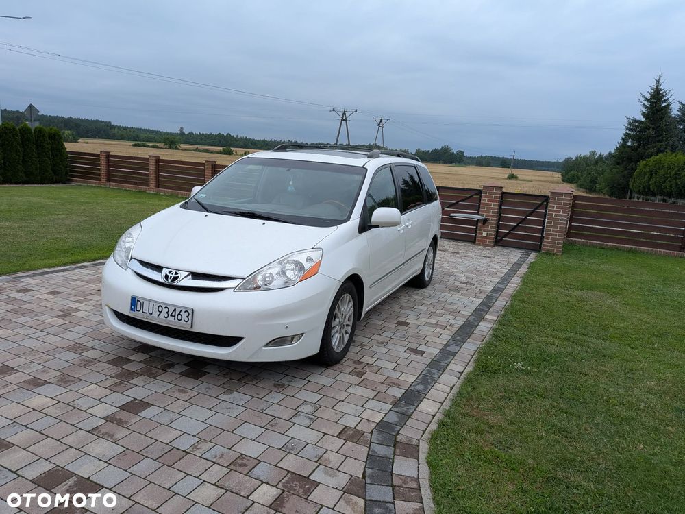 Toyota Sienna - 1