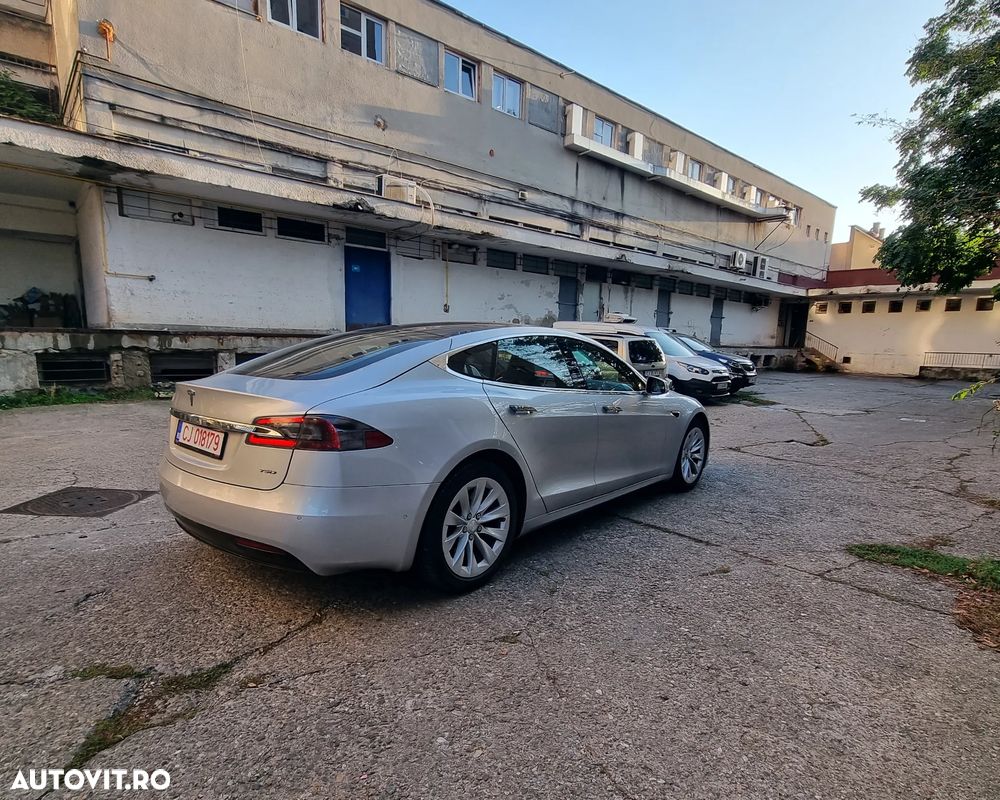 Tesla Model S - 3