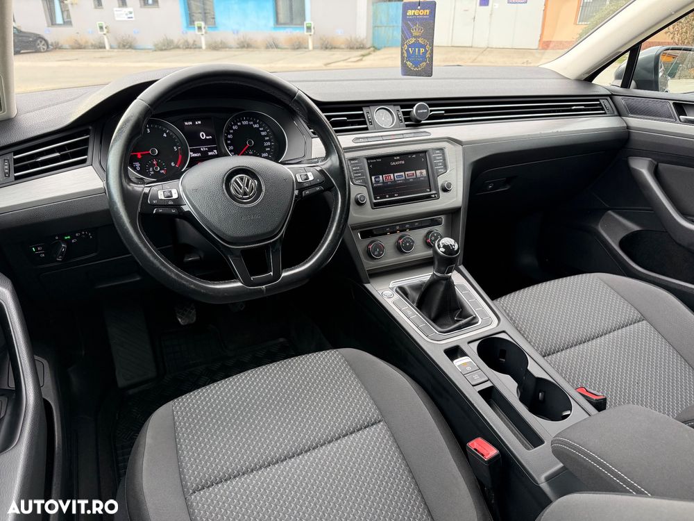 Volkswagen Passat 1.6 TDI Comfortline - 6