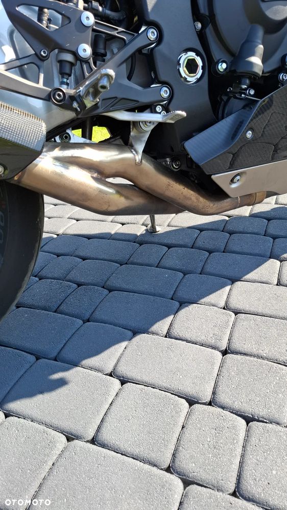 Yamaha R1 - 6