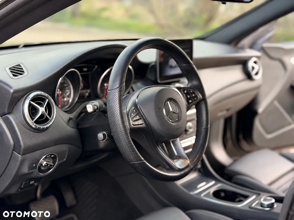 Mercedes-Benz CLA 250 4-Matic - 22