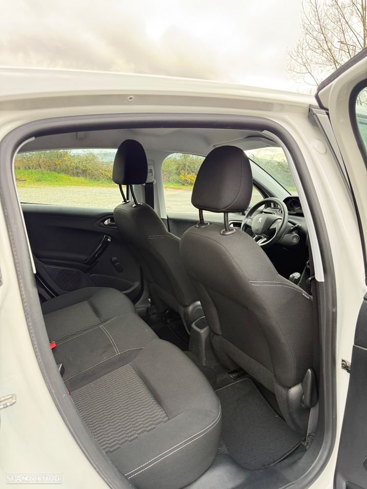Peugeot 208 1.2 PureTech Signature - 12