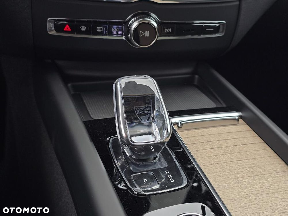 Volvo XC 60 B5 B AWD Plus Dark - 19